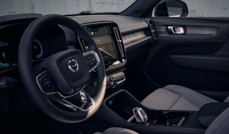 VOLVO XC40 pieno
